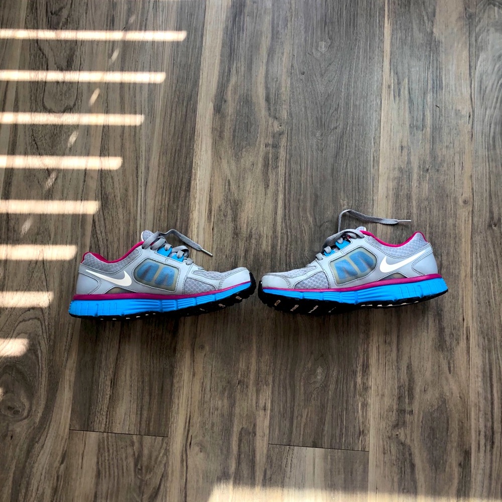 Nike Dual Fusion ST2 Size 9 Womens